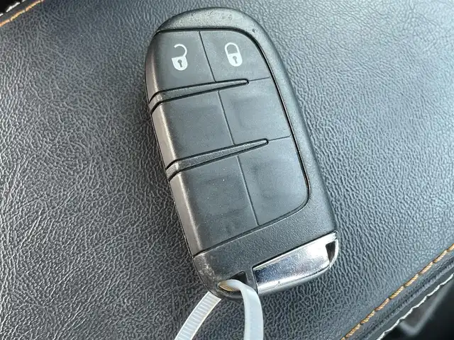 クライスラー・ジープ ジープ コンパス ロンジチュード 佐賀県 2019(平31)年 5.9万km 白 純正8.4インチナビ/Bluetooth/ワンセグ/USB/AM/FM/AUX/バックカメラ/クルーズコントロール/ETC/パーキングアシスト/自動防眩式ルームミラー/革巻きステアリング/ミラーヒーター/スマートキー/クリアランスソナー/純正フォグランプ/純正16インチアルミ/純正フロアマット/新車保証書/取扱説明書/衝突軽減システム