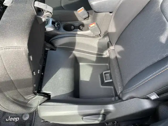 クライスラー・ジープ ジープ コンパス ロンジチュード 佐賀県 2019(平31)年 5.9万km 白 純正8.4インチナビ/Bluetooth/ワンセグ/USB/AM/FM/AUX/バックカメラ/クルーズコントロール/ETC/パーキングアシスト/自動防眩式ルームミラー/革巻きステアリング/ミラーヒーター/スマートキー/クリアランスソナー/純正フォグランプ/純正16インチアルミ/純正フロアマット/新車保証書/取扱説明書/衝突軽減システム