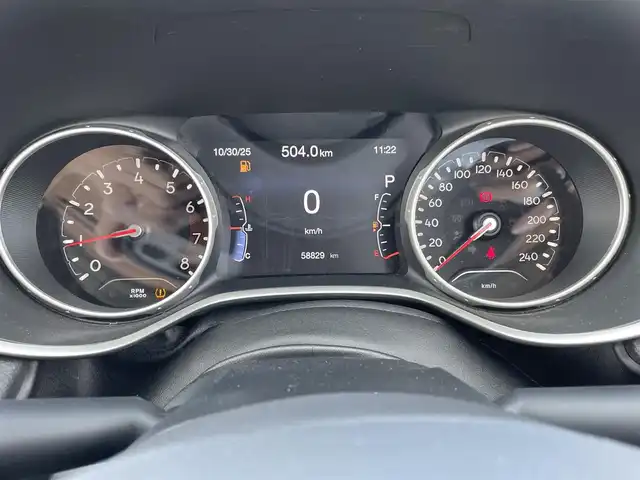 クライスラー・ジープ ジープ コンパス ロンジチュード 佐賀県 2019(平31)年 5.9万km 白 純正8.4インチナビ/Bluetooth/ワンセグ/USB/AM/FM/AUX/バックカメラ/クルーズコントロール/ETC/パーキングアシスト/自動防眩式ルームミラー/革巻きステアリング/ミラーヒーター/スマートキー/クリアランスソナー/純正フォグランプ/純正16インチアルミ/純正フロアマット/新車保証書/取扱説明書/衝突軽減システム