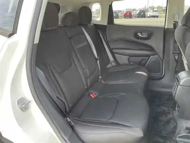 クライスラー・ジープ ジープ コンパス ロンジチュード 佐賀県 2019(平31)年 5.9万km 白 純正8.4インチナビ/Bluetooth/ワンセグ/USB/AM/FM/AUX/バックカメラ/クルーズコントロール/ETC/パーキングアシスト/自動防眩式ルームミラー/革巻きステアリング/ミラーヒーター/スマートキー/クリアランスソナー/純正フォグランプ/純正16インチアルミ/純正フロアマット/新車保証書/取扱説明書/衝突軽減システム