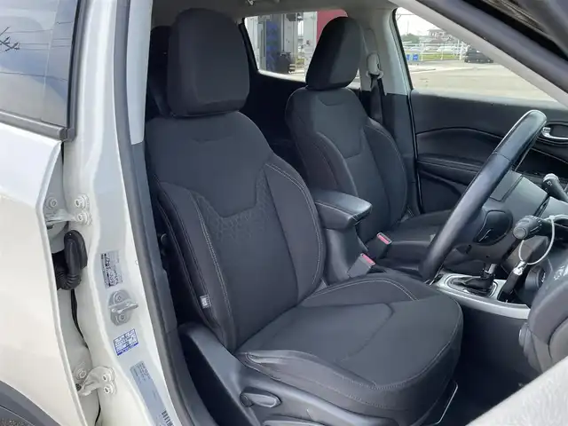 クライスラー・ジープ ジープ コンパス ロンジチュード 佐賀県 2019(平31)年 5.9万km 白 純正8.4インチナビ/Bluetooth/ワンセグ/USB/AM/FM/AUX/バックカメラ/クルーズコントロール/ETC/パーキングアシスト/自動防眩式ルームミラー/革巻きステアリング/ミラーヒーター/スマートキー/クリアランスソナー/純正フォグランプ/純正16インチアルミ/純正フロアマット/新車保証書/取扱説明書/衝突軽減システム