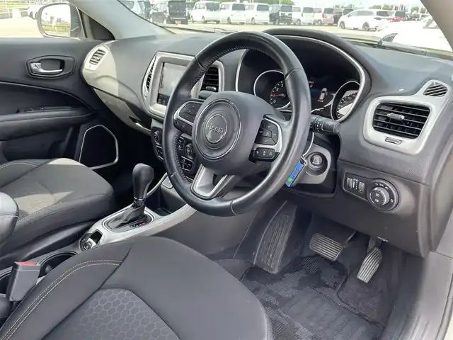 クライスラー・ジープ ジープ コンパス ロンジチュード 佐賀県 2019(平31)年 5.9万km 白 純正8.4インチナビ/Bluetooth/ワンセグ/USB/AM/FM/AUX/バックカメラ/クルーズコントロール/ETC/パーキングアシスト/自動防眩式ルームミラー/革巻きステアリング/ミラーヒーター/スマートキー/クリアランスソナー/純正フォグランプ/純正16インチアルミ/純正フロアマット/新車保証書/取扱説明書/衝突軽減システム