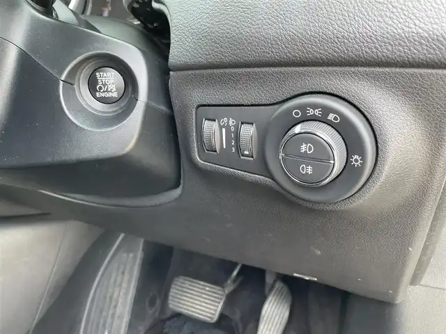 クライスラー・ジープ ジープ コンパス ロンジチュード 佐賀県 2019(平31)年 5.9万km 白 純正8.4インチナビ/Bluetooth/ワンセグ/USB/AM/FM/AUX/バックカメラ/クルーズコントロール/ETC/パーキングアシスト/自動防眩式ルームミラー/革巻きステアリング/ミラーヒーター/スマートキー/クリアランスソナー/純正フォグランプ/純正16インチアルミ/純正フロアマット/新車保証書/取扱説明書/衝突軽減システム