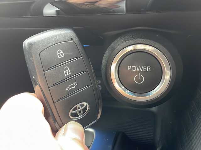 トヨタ ハリアー ハイブリッド G 埼玉県 2023(令5)年 1.4万km プラチナホワイトパールマイカ モデリスタエアロ/12.3インチマルチメディア/フルセグテレビ/バックカメラ/レーダークルーズコントロール/レーンキープアシスト/パワーバックドア/ハーフレザーシート/パワーシート/デジタルインナーミラー/ブラインドスポットモニター/ETC2.0/LEDヘッドライト/保証書/取扱説明書/スペアキー