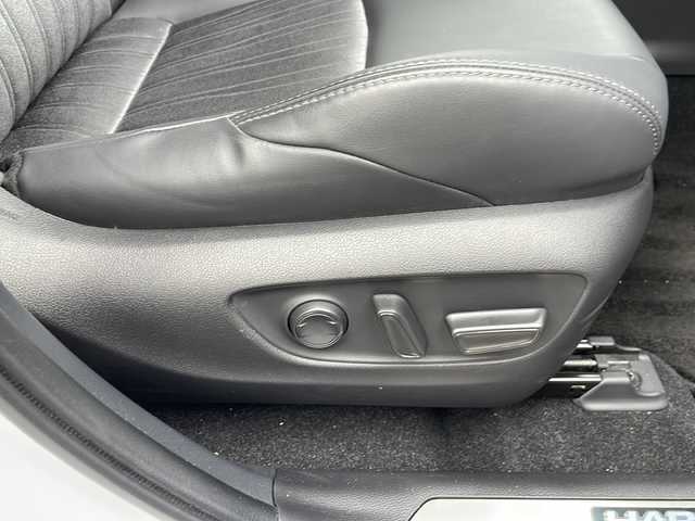 トヨタ ハリアー ハイブリッド G 埼玉県 2023(令5)年 1.4万km プラチナホワイトパールマイカ モデリスタエアロ/12.3インチマルチメディア/フルセグテレビ/バックカメラ/レーダークルーズコントロール/レーンキープアシスト/パワーバックドア/ハーフレザーシート/パワーシート/デジタルインナーミラー/ブラインドスポットモニター/ETC2.0/LEDヘッドライト/保証書/取扱説明書/スペアキー