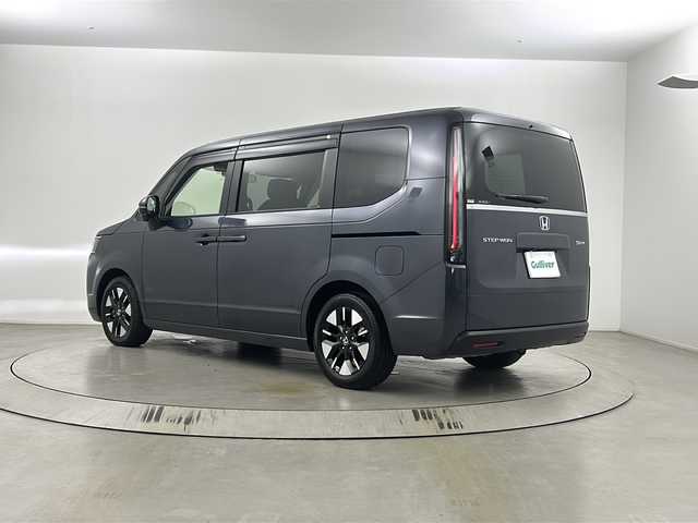 ホンダ ステップワゴン eHEV エアー EX 埼玉県 2025(令7)年 0.3万km メテオロイドグレーメタリック ホンダセンシング　/両側電動スライドドア　/純正ナビ/（TV/AM/FM/BT/CD/DVD)/全方位カメラ/フリップダウンモニター　/ブラインドスポットモニター　/パワーテールゲート　/２列目オットマン　/パドルシフト　/コーナーセンサー　/ビルトインETC/ドアバイザー/D＋N席シートヒーター/革巻きハンドル/純正フロアマット/プッシュスタート/スマートキー