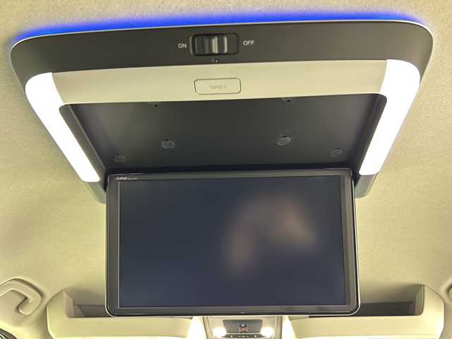 ホンダ ステップワゴン eHEV エアー EX 埼玉県 2025(令7)年 0.3万km メテオロイドグレーメタリック ホンダセンシング　/両側電動スライドドア　/純正ナビ/（TV/AM/FM/BT/CD/DVD)/全方位カメラ/フリップダウンモニター　/ブラインドスポットモニター　/パワーテールゲート　/２列目オットマン　/パドルシフト　/コーナーセンサー　/ビルトインETC/ドアバイザー/D＋N席シートヒーター/革巻きハンドル/純正フロアマット/プッシュスタート/スマートキー