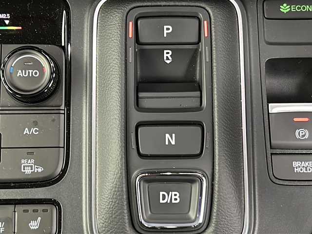 ホンダ ステップワゴン eHEV エアー EX 埼玉県 2025(令7)年 0.3万km メテオロイドグレーメタリック ホンダセンシング　/両側電動スライドドア　/純正ナビ/（TV/AM/FM/BT/CD/DVD)/全方位カメラ/フリップダウンモニター　/ブラインドスポットモニター　/パワーテールゲート　/２列目オットマン　/パドルシフト　/コーナーセンサー　/ビルトインETC/ドアバイザー/D＋N席シートヒーター/革巻きハンドル/純正フロアマット/プッシュスタート/スマートキー