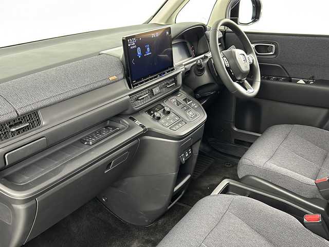 ホンダ ステップワゴン eHEV エアー EX 埼玉県 2025(令7)年 0.3万km メテオロイドグレーメタリック ホンダセンシング　/両側電動スライドドア　/純正ナビ/（TV/AM/FM/BT/CD/DVD)/全方位カメラ/フリップダウンモニター　/ブラインドスポットモニター　/パワーテールゲート　/２列目オットマン　/パドルシフト　/コーナーセンサー　/ビルトインETC/ドアバイザー/D＋N席シートヒーター/革巻きハンドル/純正フロアマット/プッシュスタート/スマートキー