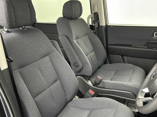 ホンダ ステップワゴン eHEV エアー EX 埼玉県 2025(令7)年 0.3万km メテオロイドグレーメタリック ホンダセンシング　/両側電動スライドドア　/純正ナビ/（TV/AM/FM/BT/CD/DVD)/全方位カメラ/フリップダウンモニター　/ブラインドスポットモニター　/パワーテールゲート　/２列目オットマン　/パドルシフト　/コーナーセンサー　/ビルトインETC/ドアバイザー/D＋N席シートヒーター/革巻きハンドル/純正フロアマット/プッシュスタート/スマートキー