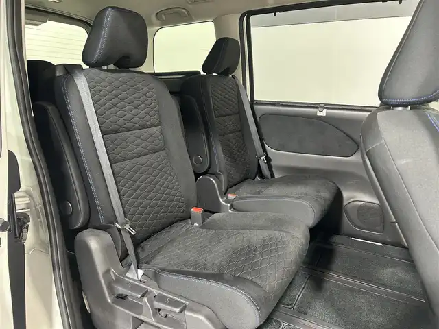 日産 セレナ e-パワー オーテック セーフティPKG 大阪府 2019(平31)年 2.3万km ブリリアントホワイトパール 純正９ＩＮＣナビ（フルセグTV/DVD/CD/Bluetooth/Bluray） プロパイロット 後席モニター 衝突軽減Ｂ　レーンアシスト　３６０カメラ　クリアランスソナー　スマートキー　ETC　ドラレコ　両側電動ドア　シートヒーター　リアオートエアコン