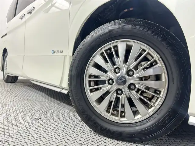 日産 セレナ e-パワー オーテック セーフティPKG 大阪府 2019(平31)年 2.3万km ブリリアントホワイトパール 純正９ＩＮＣナビ（フルセグTV/DVD/CD/Bluetooth/Bluray） プロパイロット 後席モニター 衝突軽減Ｂ　レーンアシスト　３６０カメラ　クリアランスソナー　スマートキー　ETC　ドラレコ　両側電動ドア　シートヒーター　リアオートエアコン