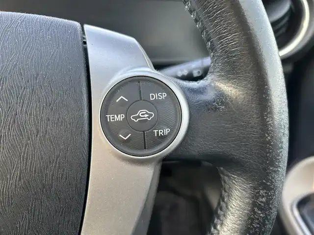 トヨタ アクア G 岡山県 2013(平25)年 15.5万km ブラック 登録時走行距離154273km/純正ナビ/地デジTV(AM/FM/CD/DVD/Bluetooth)/バックカメラ/ETC/ヘッドライトレベライザー/アイドリングストップ/電動格納ミラー/シートヒーター/オートライト/純正フロアマット/プッシュスタート/スマートキー/レザーシートカバー/保証書/取扱説明書