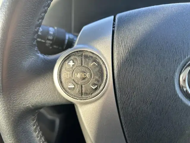 トヨタ アクア G 岡山県 2013(平25)年 15.5万km ブラック 登録時走行距離154273km/純正ナビ/地デジTV(AM/FM/CD/DVD/Bluetooth)/バックカメラ/ETC/ヘッドライトレベライザー/アイドリングストップ/電動格納ミラー/シートヒーター/オートライト/純正フロアマット/プッシュスタート/スマートキー/レザーシートカバー/保証書/取扱説明書