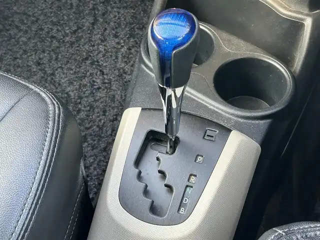 トヨタ アクア G 岡山県 2013(平25)年 15.5万km ブラック 登録時走行距離154273km/純正ナビ/地デジTV(AM/FM/CD/DVD/Bluetooth)/バックカメラ/ETC/ヘッドライトレベライザー/アイドリングストップ/電動格納ミラー/シートヒーター/オートライト/純正フロアマット/プッシュスタート/スマートキー/レザーシートカバー/保証書/取扱説明書