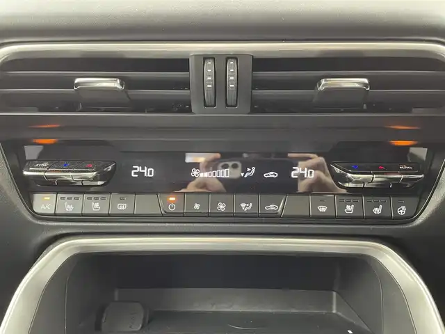 マツダ ＣＸ－６０ XD HV エクスクルーシブスポーツ 大阪府 2022(令4)年 2.9万km パール 4WD/i-ACTIVSENSE/　・スマート・ブレーキ・サポート（SBS）/　・交差点事故防止機能/　・後側方接近車両検知（RCTA）/　・衝突二次被害軽減システム/　・ドライバー異常時対応システム/　・マツダ・レーダー・クルーズ・コントロール（MRCC）/　・クルージング＆トラフィック・サポート（CTS）/　・360°ビューモニター/　・アクティブ・ドライビング・ディスプレイ/ガラスルーフ/BOSEプレミアサウンド/純正ナビ（TV／BT）/パワーバックドア/LEDヘッドライト/レザーシート/パワーシート/純正20インチアルミホイール/ヘッドアップディスプレイ/パドルシフト