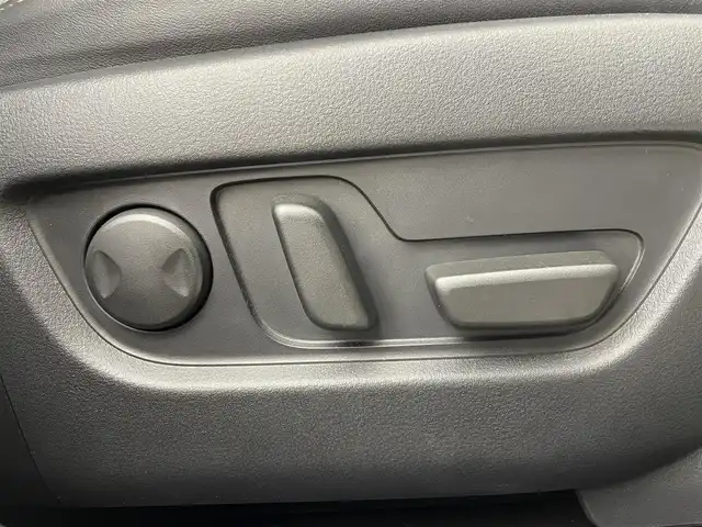 マツダ ＣＸ－６０ XD HV エクスクルーシブスポーツ 大阪府 2022(令4)年 2.9万km パール 4WD/i-ACTIVSENSE/　・スマート・ブレーキ・サポート（SBS）/　・交差点事故防止機能/　・後側方接近車両検知（RCTA）/　・衝突二次被害軽減システム/　・ドライバー異常時対応システム/　・マツダ・レーダー・クルーズ・コントロール（MRCC）/　・クルージング＆トラフィック・サポート（CTS）/　・360°ビューモニター/　・アクティブ・ドライビング・ディスプレイ/ガラスルーフ/BOSEプレミアサウンド/純正ナビ（TV／BT）/パワーバックドア/LEDヘッドライト/レザーシート/パワーシート/純正20インチアルミホイール/ヘッドアップディスプレイ/パドルシフト