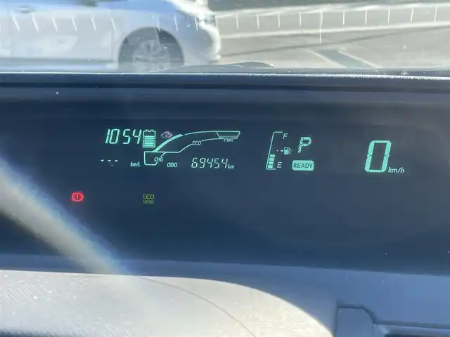 トヨタ アクア G 千葉県 2013(平25)年 7万km ブラックマイカ 純正ナビ【ワンセグ、BT、CD、AUX】/純正ホイールキャップ/純正フロアマット/ビルトインETC/ウインカー付き電動格納ミラー/エコ・EVモード/レベライザー/ドアバイザー/リモコンキー/保証書/取説/ナビ説