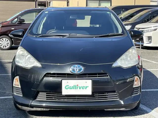 トヨタ アクア G 千葉県 2013(平25)年 7万km ブラックマイカ 純正ナビ【ワンセグ、BT、CD、AUX】/純正ホイールキャップ/純正フロアマット/ビルトインETC/ウインカー付き電動格納ミラー/エコ・EVモード/レベライザー/ドアバイザー/リモコンキー/保証書/取説/ナビ説