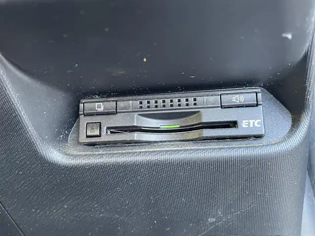 トヨタ アクア G 千葉県 2013(平25)年 7万km ブラックマイカ 純正ナビ【ワンセグ、BT、CD、AUX】/純正ホイールキャップ/純正フロアマット/ビルトインETC/ウインカー付き電動格納ミラー/エコ・EVモード/レベライザー/ドアバイザー/リモコンキー/保証書/取説/ナビ説