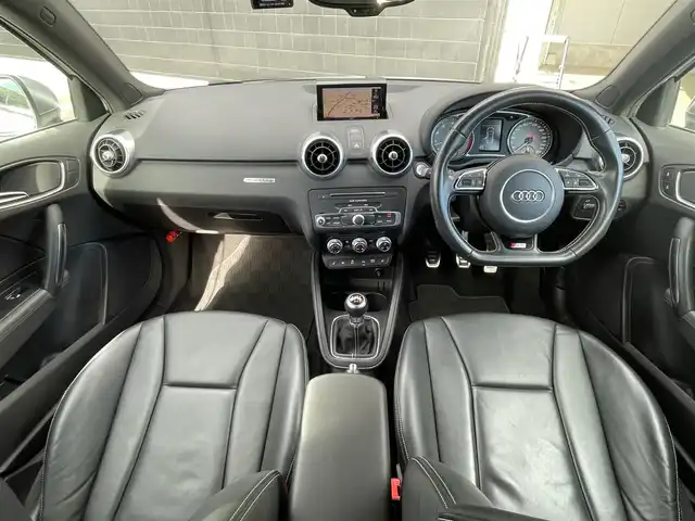 アウディ Ｓ１ スポーツバック 静岡県 2017(平29)年 3.4万km グレイシアホワイトメタリック レザーシート/純正ナビ/(CD/DVD/Bluetooth/フルセグ)/バックカメラ/パーキングエイド/シートヒーター/スマートキー/ETC/ドライブレコーダー/純正フロアマット/純正18インチアルミホイール