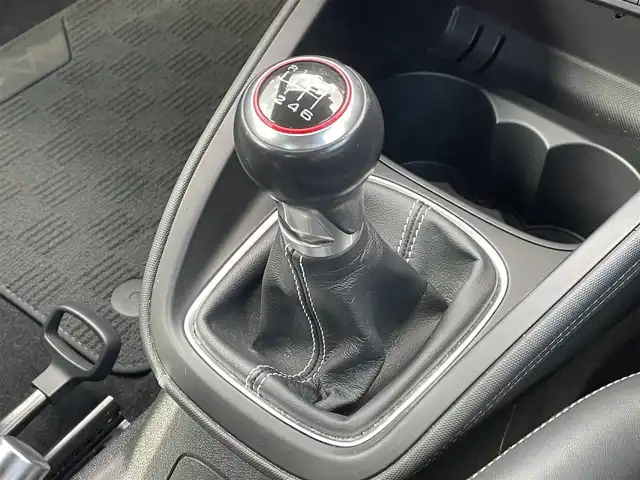 アウディ Ｓ１ スポーツバック 静岡県 2017(平29)年 3.4万km グレイシアホワイトメタリック レザーシート/純正ナビ/(CD/DVD/Bluetooth/フルセグ)/バックカメラ/パーキングエイド/シートヒーター/スマートキー/ETC/ドライブレコーダー/純正フロアマット/純正18インチアルミホイール