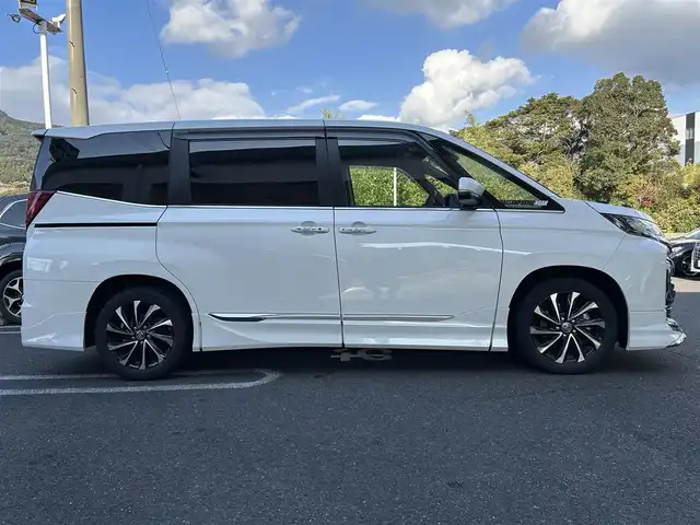 トヨタ ノア ハイブリッド S－Z 長崎県 2023(令5)年 3.2万km ホワイトパールクリスタルシャイン ワンオーナー/モデリスタフルエアロ/純正ナビ(フルセグTV/BT/CD/FM/AM)/バックカメラ/ETC/両側パワースライドドア/シートヒーター/ハーフレザーシート/ステアリングスイッチ/LEDヘッドライト/クルーズコントロール