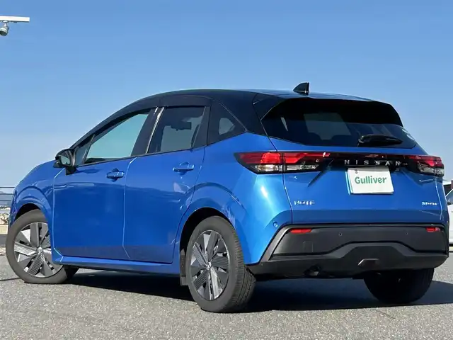 日産 ノート X 島根県 2022(令4)年 5.7万km ビビットブルー / スーパーブラック 2トーン 登録時走行距離57993km/ワンオーナー/Nissan　Connectナビ/フルセグテレビ(走行中視聴可能)/Bluetooth/HDMI/プロパイロット/全周囲カメラ/デジタルインナーミラー/ブラインドスポットモニター/ハンドルヒーター/シートヒーター(運転席・助手席)/純正ドライブレコーダー/ETC/LEDヘッドライト/フォグランプ/オートライト/ウィンカーミラー/ドアバイザー/ステアリングスイッチ/禁煙車/保証書/取扱説明書