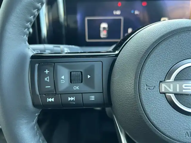 日産 ノート X 島根県 2022(令4)年 5.7万km ビビットブルー / スーパーブラック 2トーン 登録時走行距離57993km/ワンオーナー/Nissan　Connectナビ/フルセグテレビ(走行中視聴可能)/Bluetooth/HDMI/プロパイロット/全周囲カメラ/デジタルインナーミラー/ブラインドスポットモニター/ハンドルヒーター/シートヒーター(運転席・助手席)/純正ドライブレコーダー/ETC/LEDヘッドライト/フォグランプ/オートライト/ウィンカーミラー/ドアバイザー/ステアリングスイッチ/禁煙車/保証書/取扱説明書