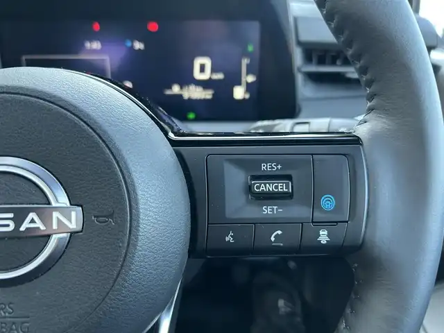 日産 ノート X 島根県 2022(令4)年 5.7万km ビビットブルー / スーパーブラック 2トーン 登録時走行距離57993km/ワンオーナー/Nissan　Connectナビ/フルセグテレビ(走行中視聴可能)/Bluetooth/HDMI/プロパイロット/全周囲カメラ/デジタルインナーミラー/ブラインドスポットモニター/ハンドルヒーター/シートヒーター(運転席・助手席)/純正ドライブレコーダー/ETC/LEDヘッドライト/フォグランプ/オートライト/ウィンカーミラー/ドアバイザー/ステアリングスイッチ/禁煙車/保証書/取扱説明書