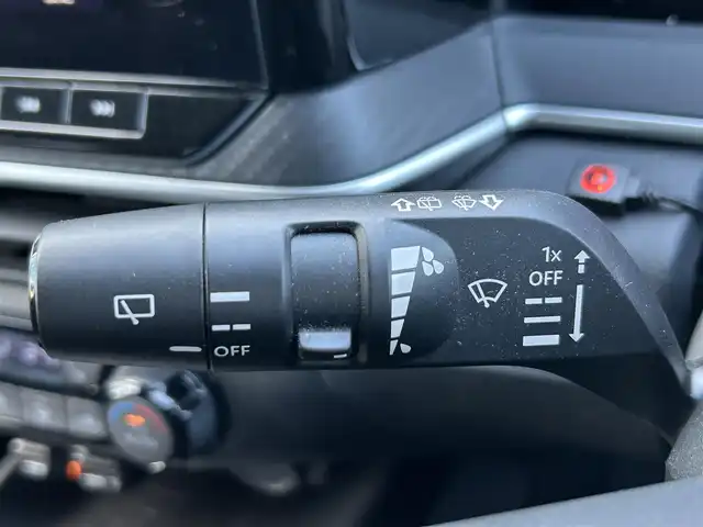 日産 ノート X 島根県 2022(令4)年 5.7万km ビビットブルー / スーパーブラック 2トーン 登録時走行距離57993km/ワンオーナー/Nissan　Connectナビ/フルセグテレビ(走行中視聴可能)/Bluetooth/HDMI/プロパイロット/全周囲カメラ/デジタルインナーミラー/ブラインドスポットモニター/ハンドルヒーター/シートヒーター(運転席・助手席)/純正ドライブレコーダー/ETC/LEDヘッドライト/フォグランプ/オートライト/ウィンカーミラー/ドアバイザー/ステアリングスイッチ/禁煙車/保証書/取扱説明書