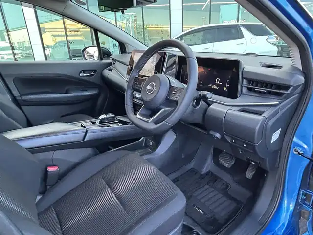 日産 ノート X 島根県 2022(令4)年 5.7万km ビビットブルー / スーパーブラック 2トーン 登録時走行距離57993km/ワンオーナー/Nissan　Connectナビ/フルセグテレビ(走行中視聴可能)/Bluetooth/HDMI/プロパイロット/全周囲カメラ/デジタルインナーミラー/ブラインドスポットモニター/ハンドルヒーター/シートヒーター(運転席・助手席)/純正ドライブレコーダー/ETC/LEDヘッドライト/フォグランプ/オートライト/ウィンカーミラー/ドアバイザー/ステアリングスイッチ/禁煙車/保証書/取扱説明書