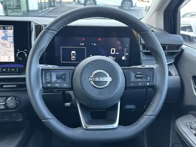 日産 ノート X 島根県 2022(令4)年 5.7万km ビビットブルー / スーパーブラック 2トーン 登録時走行距離57993km/ワンオーナー/Nissan　Connectナビ/フルセグテレビ(走行中視聴可能)/Bluetooth/HDMI/プロパイロット/全周囲カメラ/デジタルインナーミラー/ブラインドスポットモニター/ハンドルヒーター/シートヒーター(運転席・助手席)/純正ドライブレコーダー/ETC/LEDヘッドライト/フォグランプ/オートライト/ウィンカーミラー/ドアバイザー/ステアリングスイッチ/禁煙車/保証書/取扱説明書