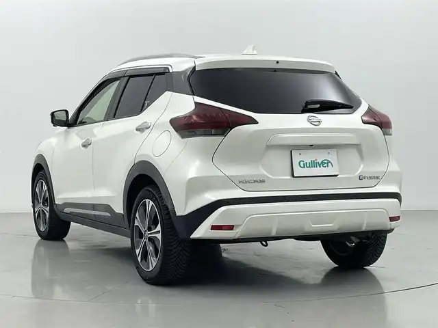 日産 キックス X ツートーンインテリアED 熊本県 2021(令3)年 5.1万km ブリリアントホワイトパール 純正ナビ（ＣＤ・ＤＶＤ・フルセグ・ＢＴ・ＵＳＢ）/アラウンドビューモニター/ビルトインＥＴＣ　/前後クリアランスソナー　/レーダークルーズコントロール　/プロパイロット/エマージェンシーブレーキ/車線逸脱警報/車線逸脱防止支援システム/前席シートヒーター　/ステアリングヒーター/インテリジェントルームミラー/純正フロアマット/純正17インチAW/オートライト/オートマチックハイビーム/LEDヘッドライト/フォグライト/スマートキー/プッシュスタート