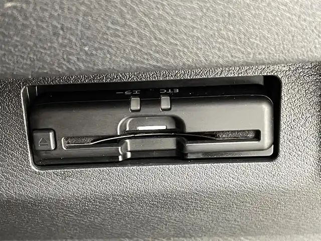 日産 キックス X ツートーンインテリアED 熊本県 2021(令3)年 5.1万km ブリリアントホワイトパール 純正ナビ（ＣＤ・ＤＶＤ・フルセグ・ＢＴ・ＵＳＢ）/アラウンドビューモニター/ビルトインＥＴＣ　/前後クリアランスソナー　/レーダークルーズコントロール　/プロパイロット/エマージェンシーブレーキ/車線逸脱警報/車線逸脱防止支援システム/前席シートヒーター　/ステアリングヒーター/インテリジェントルームミラー/純正フロアマット/純正17インチAW/オートライト/オートマチックハイビーム/LEDヘッドライト/フォグライト/スマートキー/プッシュスタート