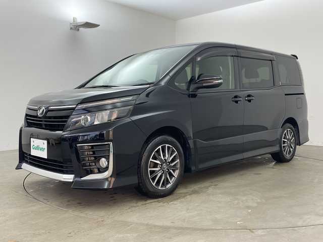 トヨタ ヴォクシー ZS 兵庫県 2016(平28)年 4.7万km ブラック ・社外ナビ&CD&DVD&TV&BT&SD/・バックカメラ/・ビルトインETC/・片側パワースライドドア/・先行車発進告知/・レーンディーパーチャーアラート/・プリクラッシュセーフティ/・オートマチックハイビーム/・社外レーダー探知機/・社外後席モニター/・スマートキー/・LEDライト/・アイドリングストップ