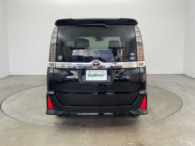 トヨタ ヴォクシー ZS 兵庫県 2016(平28)年 4.7万km ブラック ・社外ナビ&CD&DVD&TV&BT&SD/・バックカメラ/・ビルトインETC/・片側パワースライドドア/・先行車発進告知/・レーンディーパーチャーアラート/・プリクラッシュセーフティ/・オートマチックハイビーム/・社外レーダー探知機/・社外後席モニター/・スマートキー/・LEDライト/・アイドリングストップ