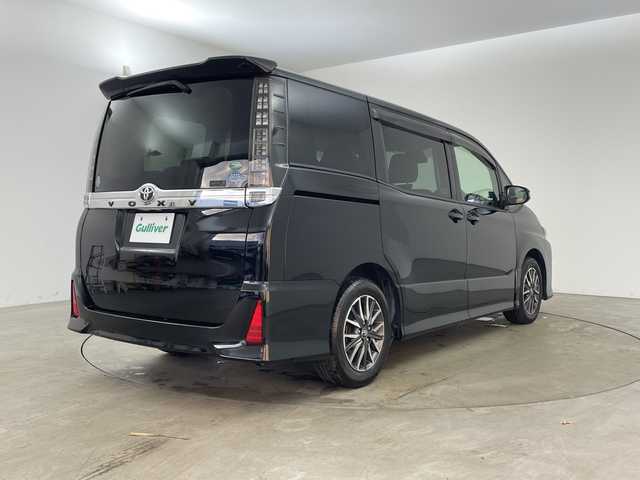 トヨタ ヴォクシー ZS 兵庫県 2016(平28)年 4.7万km ブラック ・社外ナビ&CD&DVD&TV&BT&SD/・バックカメラ/・ビルトインETC/・片側パワースライドドア/・先行車発進告知/・レーンディーパーチャーアラート/・プリクラッシュセーフティ/・オートマチックハイビーム/・社外レーダー探知機/・社外後席モニター/・スマートキー/・LEDライト/・アイドリングストップ