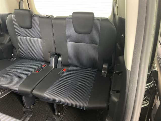 トヨタ ヴォクシー ZS 兵庫県 2016(平28)年 4.7万km ブラック ・社外ナビ&CD&DVD&TV&BT&SD/・バックカメラ/・ビルトインETC/・片側パワースライドドア/・先行車発進告知/・レーンディーパーチャーアラート/・プリクラッシュセーフティ/・オートマチックハイビーム/・社外レーダー探知機/・社外後席モニター/・スマートキー/・LEDライト/・アイドリングストップ