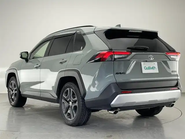 トヨタ ＲＡＶ４ アドベンチャー 愛知県 2022(令4)年 2.8万km アーバンカーキ 純正ディスプレイナビ　サンルーフ　全方位カメラ　黒革シート　シートヒーター　エアシート　ステアリングヒーター　電動リアゲート　前後ドラレコ　セーフティセンス　衝突軽減　レーダークルーズ　ＢＳM　LEDヘッドライト　オートハイビーム　ステスイ　バイザー　ETC