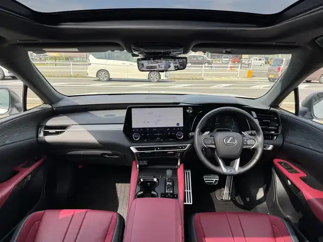 レクサス ＲＸ 500h Fスポーツパフォーマンス 滋賀県 2023(令5)年 1.9万km ホワイトノーヴァガラスフレーク ワンオーナー/純正ナビ/　フルセグ Bluetooth AM FM/パノラミックビューモニター/パノラマルーフ/デジタルインナーミラー/Lexus Safety System +/プリクラッシュセーフティー/レーントレーシングアシスト/レーンチェンジアシスト/レーンディパーチャーアラート/プロアクティブドライビングアシスト/フロントクロストラフィックアラート/ロードサインアシスト/レーダークルーズコントロール/ブラインドスポットモニター/クリアランスソナー/リヤクロストラフィックアラート/パーキングサポートブレーキ/電動セカンドシート/純正OP21インチマットブラックアルミ/電動セカンドシート/AC100V /1500W/パワーバックドア/輻射ヒーター/純正フロアマット/置くだけ充電/