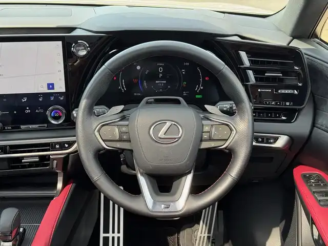 レクサス ＲＸ 500h Fスポーツパフォーマンス 滋賀県 2023(令5)年 1.9万km ホワイトノーヴァガラスフレーク ワンオーナー/純正ナビ/　フルセグ Bluetooth AM FM/パノラミックビューモニター/パノラマルーフ/デジタルインナーミラー/Lexus Safety System +/プリクラッシュセーフティー/レーントレーシングアシスト/レーンチェンジアシスト/レーンディパーチャーアラート/プロアクティブドライビングアシスト/フロントクロストラフィックアラート/ロードサインアシスト/レーダークルーズコントロール/ブラインドスポットモニター/クリアランスソナー/リヤクロストラフィックアラート/パーキングサポートブレーキ/電動セカンドシート/純正OP21インチマットブラックアルミ/電動セカンドシート/AC100V /1500W/パワーバックドア/輻射ヒーター/純正フロアマット/置くだけ充電/