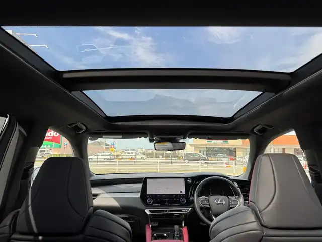 レクサス ＲＸ 500h Fスポーツパフォーマンス 滋賀県 2023(令5)年 1.9万km ホワイトノーヴァガラスフレーク ワンオーナー/純正ナビ/　フルセグ Bluetooth AM FM/パノラミックビューモニター/パノラマルーフ/デジタルインナーミラー/Lexus Safety System +/プリクラッシュセーフティー/レーントレーシングアシスト/レーンチェンジアシスト/レーンディパーチャーアラート/プロアクティブドライビングアシスト/フロントクロストラフィックアラート/ロードサインアシスト/レーダークルーズコントロール/ブラインドスポットモニター/クリアランスソナー/リヤクロストラフィックアラート/パーキングサポートブレーキ/電動セカンドシート/純正OP21インチマットブラックアルミ/電動セカンドシート/AC100V /1500W/パワーバックドア/輻射ヒーター/純正フロアマット/置くだけ充電/