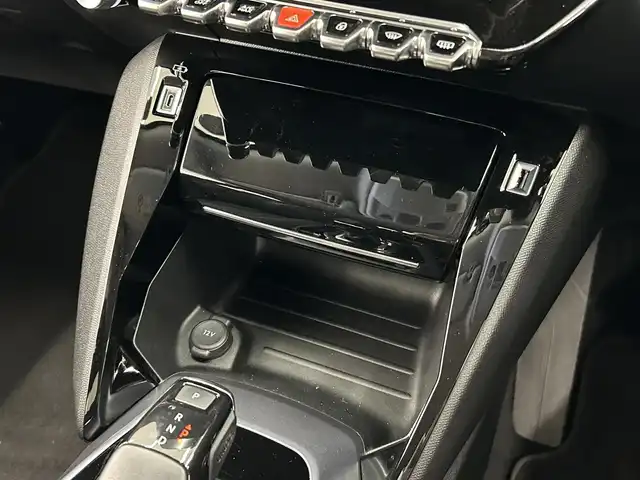 プジョー ２００８ アリュール 岡山県 2020(令2)年 2.6万km 赤 ワンオーナー/アクティブセーフティーブレーキ/レーンアシスト/トラクションコントロール/トラフィックサインインフォメーション/パーキングセンサー/ディスプレイオーディオ/・Apple Carplay/・Android auto/・Bluetooth接続/・USB/バックカメラ/ETC/アクティブクルーズコントロール/パドルシフト/ハンズフリーアクセス/MTモード付きAT/純正LEDヘッドライト/ライトレベライザー/オートライト/オートワイパー/TCL WHSR-510 前後ドライブレコーダー/スマートキー/プッシュスタート/本革巻ステアリング/ISOFIX/純正フロアマット/取説・保証書　