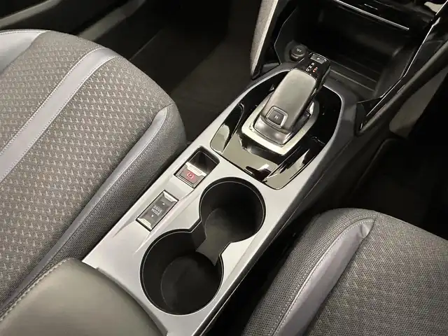 プジョー ２００８ アリュール 岡山県 2020(令2)年 2.6万km 赤 ワンオーナー/アクティブセーフティーブレーキ/レーンアシスト/トラクションコントロール/トラフィックサインインフォメーション/パーキングセンサー/ディスプレイオーディオ/・Apple Carplay/・Android auto/・Bluetooth接続/・USB/バックカメラ/ETC/アクティブクルーズコントロール/パドルシフト/ハンズフリーアクセス/MTモード付きAT/純正LEDヘッドライト/ライトレベライザー/オートライト/オートワイパー/TCL WHSR-510 前後ドライブレコーダー/スマートキー/プッシュスタート/本革巻ステアリング/ISOFIX/純正フロアマット/取説・保証書　