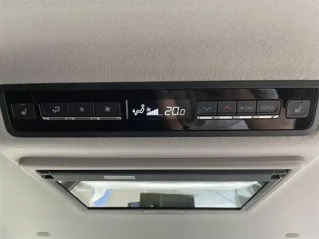 トヨタ ノア ハイブリッド Z 大阪府 2022(令4)年 2.1万km ホワイトパールクリスタルシャイン ワンオーナー/快適利便パッケージHigh/純正10.5インチナビ/（フルセグ/BT/CD/DVD）/純正13.2インチフリップダウンモニター/パノラミックビューモニター/パーキングアシスト/レーダークルーズコントロール/レーンキープアシスト/ブラインドスポットモニター/プリクラッシュセーフティ/純正レザー調シートカバー/前席シートヒーター/ドライブレコーダー/社外レーダー/ETC2.0/保証書/取扱説明書/スペアキー　有