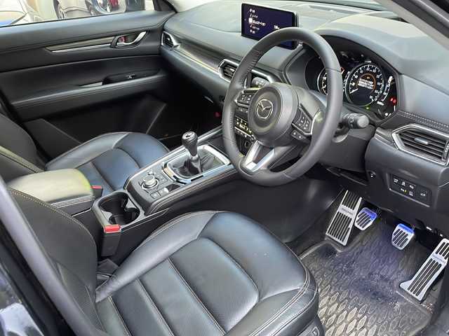 マツダ ＣＸ－５ XD Lパッケージ 福岡県 2022(令4)年 3.9万km ジェットブラックマイカ ワンオーナー/純正ナビ/（AM/FM/USB/Bluetooth/フルセグTV）/クルーズコントロール追従あり/レーンキープ/オフロードトラクションアシスト/アラウンドビューモニター/アイドリングストップ/パーキングアシスト/オートホールド/ヒートシーター（運転席/助手席）/ハンドルヒーター/パワーシート（運転席/助手席）/ハンズフリー/トランクオープンスイッチ/ETC/ドライブレコーダー（前後）/置くだけ充電/オートライト/フォグランプ/純正フロアマット/純正アルミホイール/電格ミラー/プッシュスタート/保証書/取扱説明書/スペアキー×１