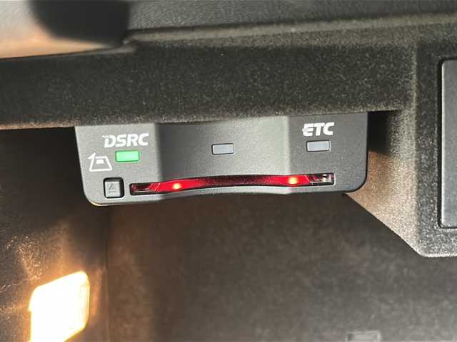 アウディ ＴＴクーペ 1．8 TFSI Sライン 愛媛県 2016(平28)年 7.7万km 白 12.3インチデジタル液晶ディスプレイ/アウディバーチャルコックピット/純正メモリナビ/フルセグTV/Bluetooth接続/ビルトインETC/パドルシフト/ハーフレザーシート/電動リアウイング/純正18インチアルミホール/スマートキー/スペアキー/プッシュスタート/LEDヘッドライト/オートライト/純正フロアマット/保証書/取扱説明書