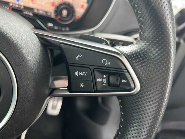 アウディ ＴＴクーペ 1．8 TFSI Sライン 愛媛県 2016(平28)年 7.7万km 白 12.3インチデジタル液晶ディスプレイ/アウディバーチャルコックピット/純正メモリナビ/フルセグTV/Bluetooth接続/ビルトインETC/パドルシフト/ハーフレザーシート/電動リアウイング/純正18インチアルミホール/スマートキー/スペアキー/プッシュスタート/LEDヘッドライト/オートライト/純正フロアマット/保証書/取扱説明書