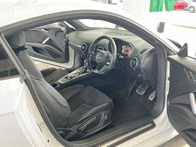 アウディ ＴＴクーペ 1．8 TFSI Sライン 愛媛県 2016(平28)年 7.7万km 白 12.3インチデジタル液晶ディスプレイ/アウディバーチャルコックピット/純正メモリナビ/フルセグTV/Bluetooth接続/ビルトインETC/パドルシフト/ハーフレザーシート/電動リアウイング/純正18インチアルミホール/スマートキー/スペアキー/プッシュスタート/LEDヘッドライト/オートライト/純正フロアマット/保証書/取扱説明書